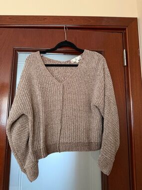 Cozy V-Neck Chunky Knit Sweater in Taupe